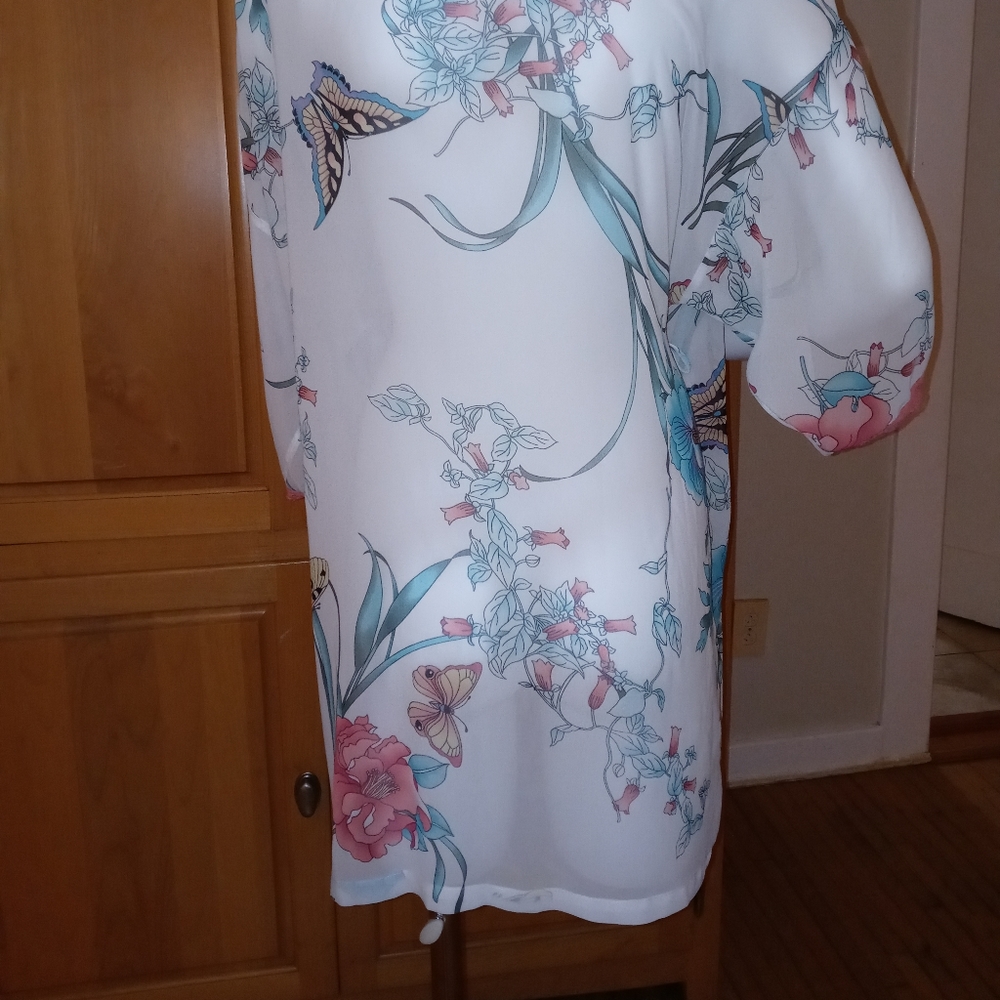 NWOT In Bloom Nature Robe with tie - Picture 4 of 9